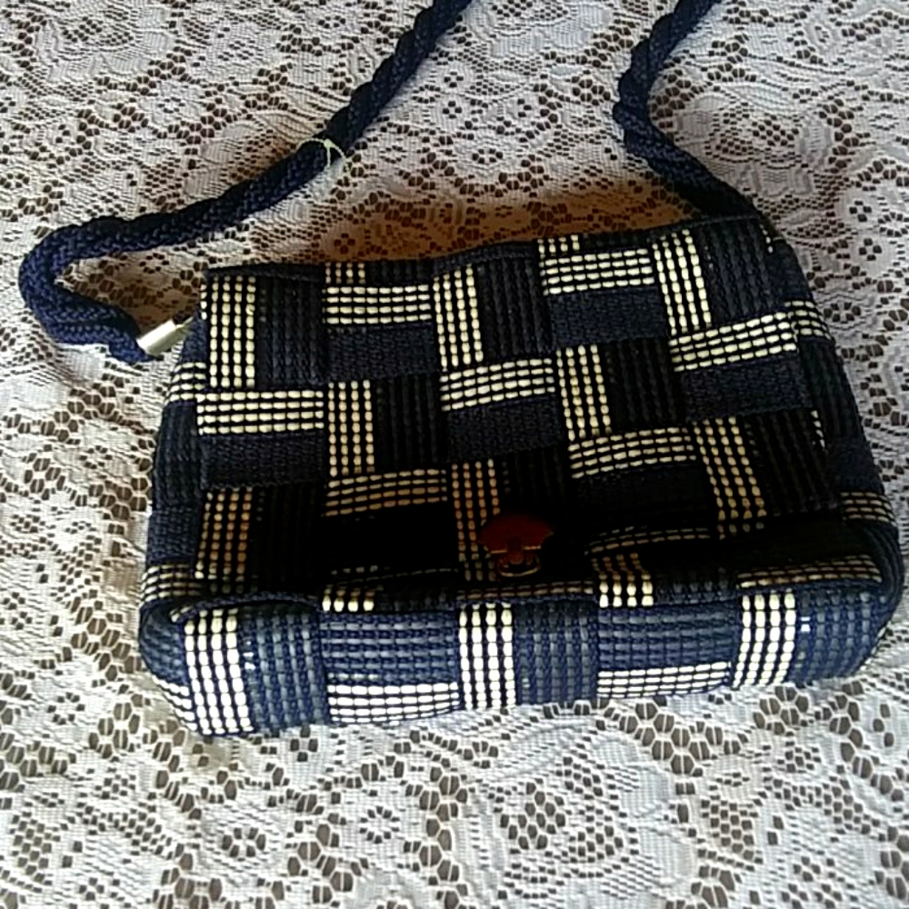 I'm selling an absolute stunning purse